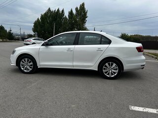 2015 Volkswagen Jetta VI Рестайлинг, белый, 600000 рублей, вид 3