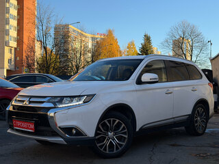 2015 Mitsubishi Outlander III Рестайлинг 2, белый, 1649000 рублей, вид 3