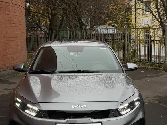 2022 Kia Cerato IV Рестайлинг, серый, 1350000 рублей - вид 4