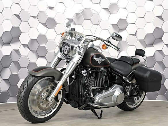 2019 Harley-Davidson Fat Boy, серый, 1977000 рублей - вид 1