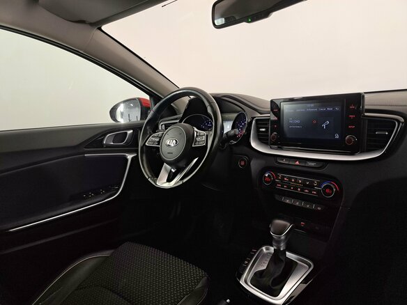 2020 Kia Ceed III, красный, 1850000 рублей - вид 10