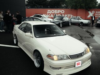 1996 Toyota Mark II VI (X80), белый, 2400000 рублей, вид 3
