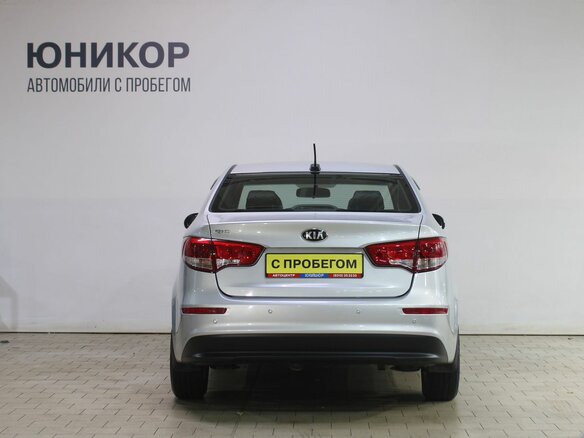 2017 Kia Rio III Рестайлинг, серебристый, 1199000 рублей - вид 3