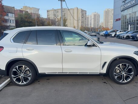 2021 BMW X5 30d IV (G05/G18), белый, 7000000 рублей, вид 3