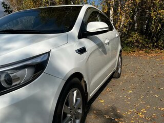 2015 Kia Rio III Рестайлинг, белый, 1090000 рублей, вид 3