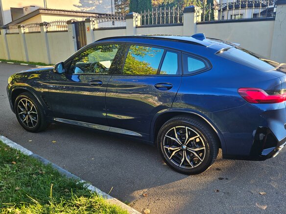 2022 BMW X4 20i II (G02) Рестайлинг, синий, 6190000 рублей - вид 2
