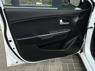 2017 Kia Rio III Рестайлинг, белый, 970000 рублей, вид 5