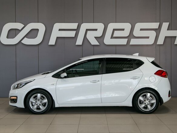 2017 Kia Ceed II Рестайлинг, белый, 1265000 рублей - вид 4