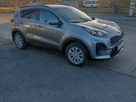 2021 Kia Sportage IV Рестайлинг, серый, 2458000 рублей, вид 4