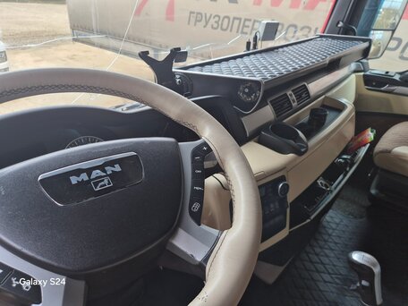 2011 MAN TGX, красный, 2500000 рублей, вид 5