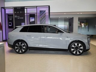 2026 Audi E7X, серый, 7868000 рублей, вид 4