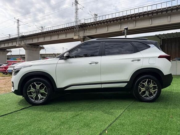 2023 Kia KX3, белый - вид 3
