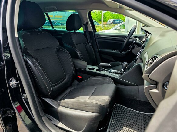 2018 Renault Megane IV, чёрный, 1075000 рублей - вид 10