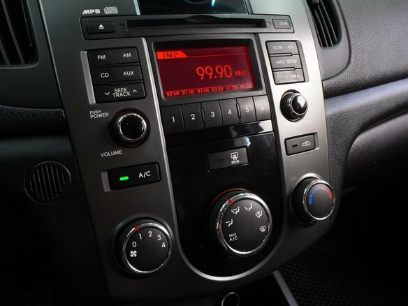 2010 Kia Cerato 5-speed II, красный, 699000 рублей - вид 12