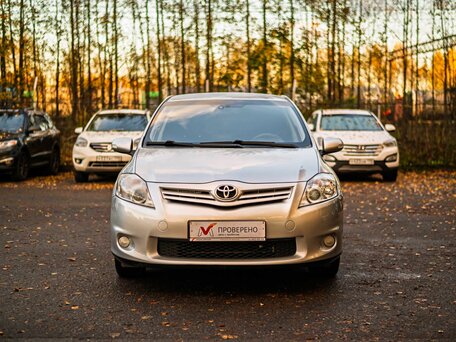2011 Toyota Auris I Рестайлинг, серебристый, 955000 рублей, вид 3