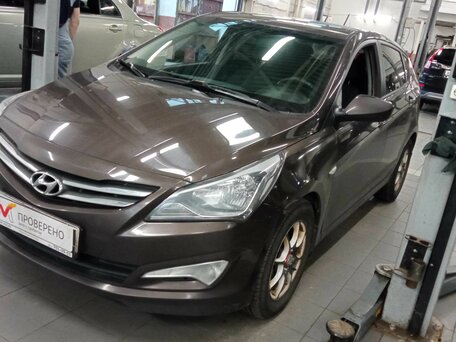 2015 Hyundai Solaris I Рестайлинг, коричневый, 665000 рублей, вид 1
