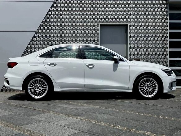 2022 Audi A3 30 TFSI IV (8Y), белый, 1499000 рублей - вид 3