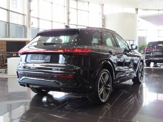 2025 Audi Q5 45 TFSI III (GU), чёрный, 8900000 рублей, вид 3