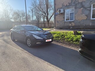2010 Hyundai Sonata VI (YF), фиолетовый, 750000 рублей, вид 3