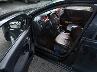 2013 Volkswagen Polo V, чёрный, 825000 рублей, вид 5