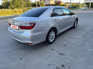 2015 Toyota Camry VII (XV50) Рестайлинг, серебристый, 2100000 рублей, вид 4
