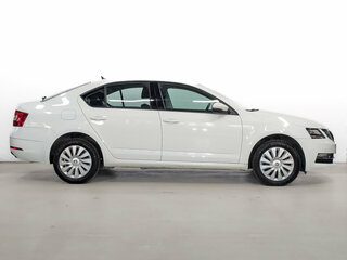 2020 Skoda Octavia III (A7) Рестайлинг, белый, 1795000 рублей, вид 4