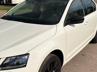 2017 Skoda Octavia III (A7) Рестайлинг, белый, 1700000 рублей, вид 3