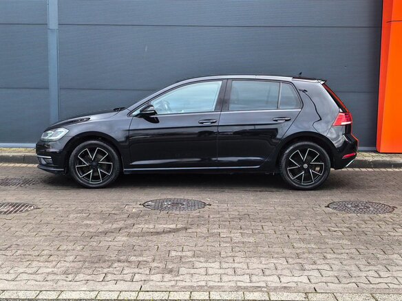 2019 Volkswagen Golf VII Рестайлинг, чёрный, 1779000 рублей - вид 1