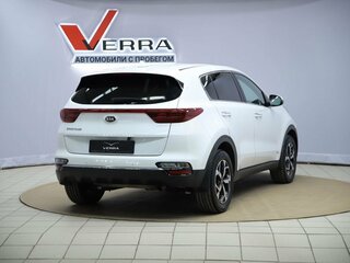 2020 Kia Sportage IV Рестайлинг, белый, 1690000 рублей, вид 5