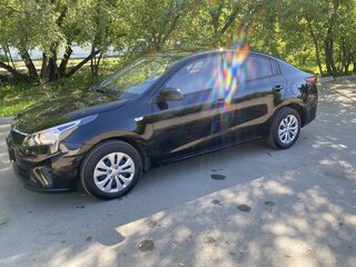 2021 Kia Rio IV Рестайлинг, чёрный, 1980000 рублей, вид 5