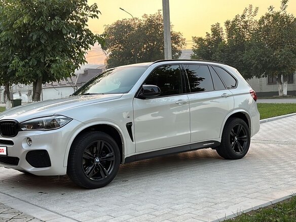 2015 BMW X5 30d III (F15), белый, 3850000 рублей