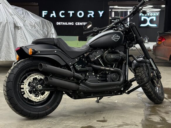 2021 Harley-Davidson Fat Bob, чёрный, 1850000 рублей - вид 2