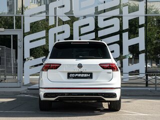 2021 Volkswagen Tiguan II Рестайлинг, белый, 3775000 рублей, вид 4