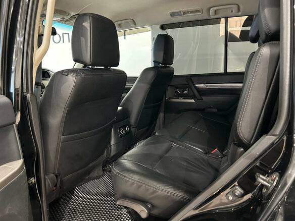 2015 Mitsubishi Pajero IV Рестайлинг 2, чёрный - вид 10