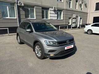 2019 Volkswagen Tiguan II, серебристый, 2220000 рублей, вид 2