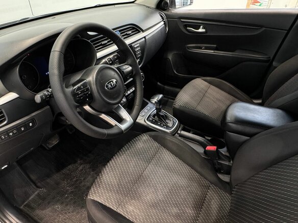 2017 Kia Rio IV, серебристый, 1299000 рублей - вид 9