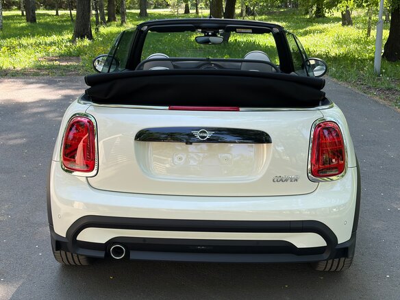 2021 Mini Cabrio Cooper III Рестайлинг, белый, 2700000 рублей - вид 7