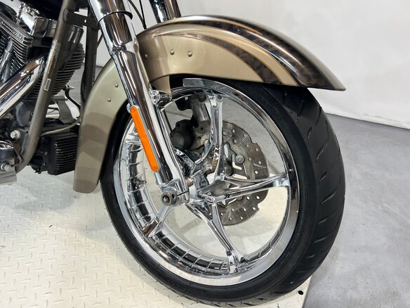 2012 Harley-Davidson CVO, бежевый, 980000 рублей - вид 11