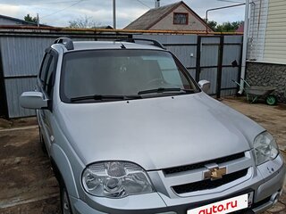 2011 Chevrolet Niva I Рестайлинг, серебристый, 520000 рублей, вид 2