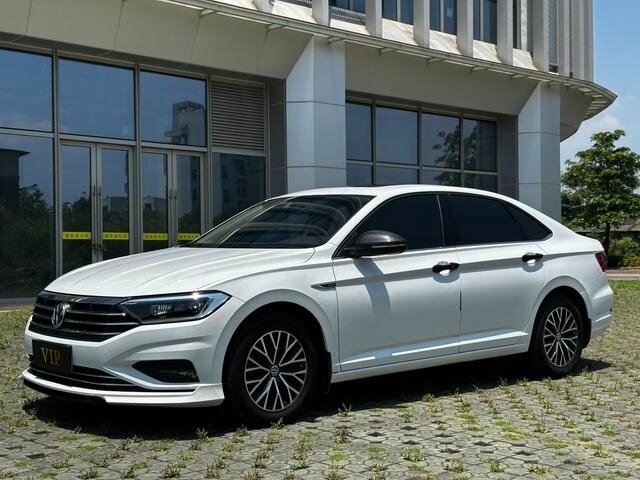Открыть фотографии: Volkswagen Sagitar III