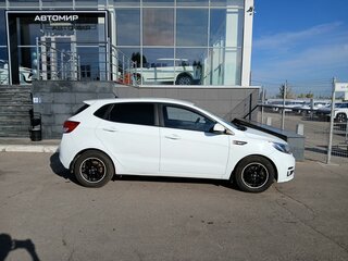 2016 Kia Rio III Рестайлинг, белый, 950000 рублей, вид 4