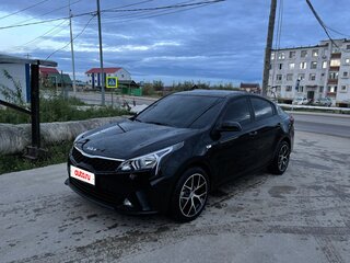 2021 Kia Rio IV Рестайлинг, чёрный, 1900000 рублей, вид 1