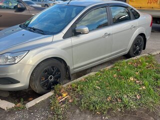 2009 Ford Focus II Рестайлинг, серебристый, 600000 рублей, вид 3