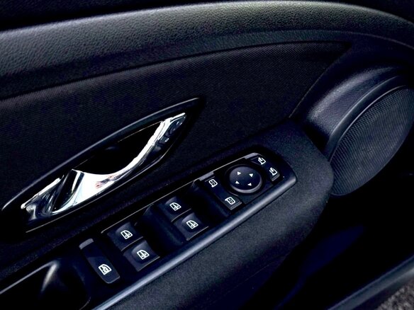 2015 Renault Fluence I Рестайлинг, белый, 1150000 рублей - вид 9