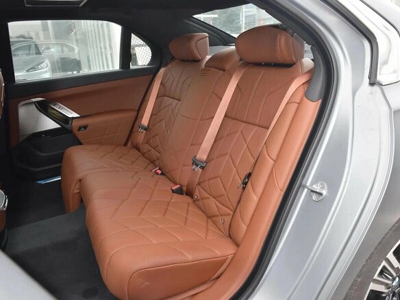 2025 BMW 7 серии 740i xDrive VII (G70), серебристый, 16780000 рублей - вид 23