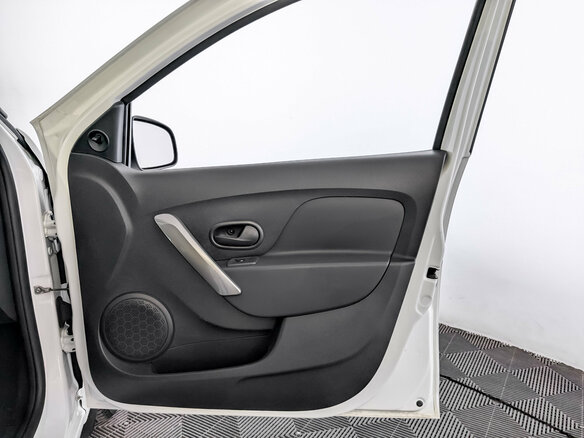 2018 Renault Logan II Рестайлинг, белый, 870000 рублей - вид 23