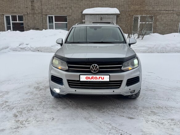 2011 Volkswagen Touareg II, серебристый, 2000000 рублей - вид 3