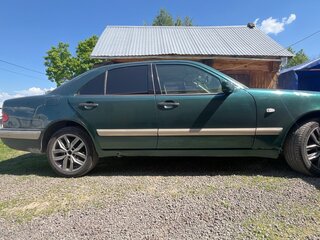 1998 Mercedes-Benz E-Класс 240 II (W210, S210), зелёный, 650000 рублей, вид 2
