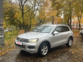 2012 Volkswagen Touareg II, серебристый, 2200000 рублей, вид 2
