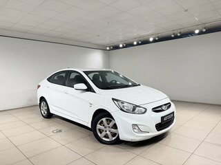 2013 Hyundai Solaris I, белый, 610000 рублей, вид 3